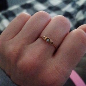 1981 vintage Avon romantic ring